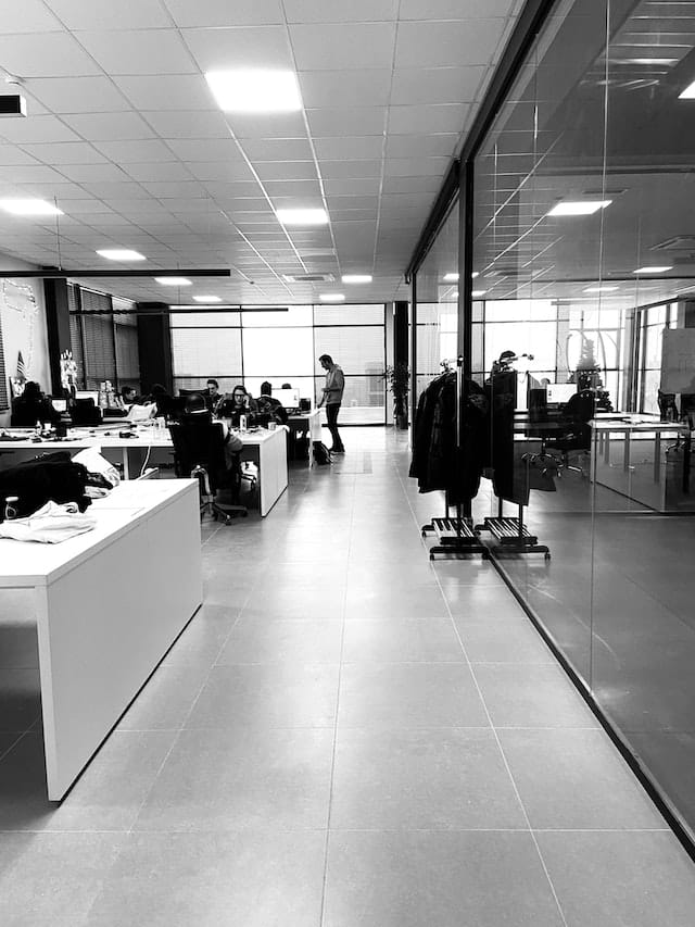 Pros and Cons of Open-Plan Offices: Making the Right Choice